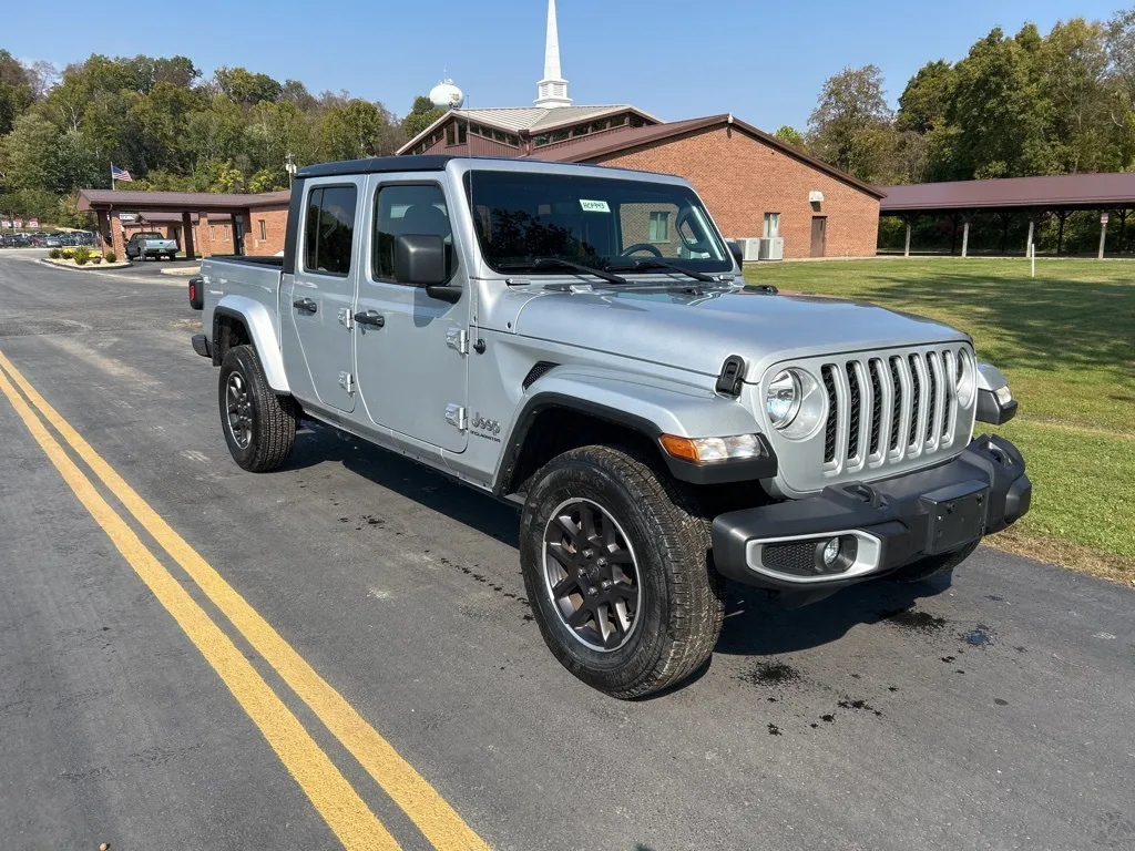 Silver 2023 Jeep Gladiator Overland for sale in Chillicothe, OH