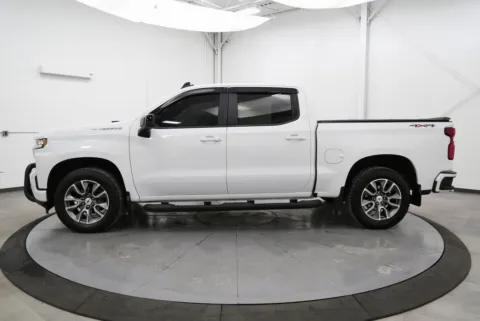More photos of 2019 Chevrolet Silverado 1500 RST at Chillicothe Truck, OH