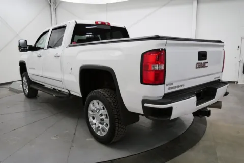 More photos of 2017 GMC Sierra 2500HD Denali at Chillicothe Truck, OH