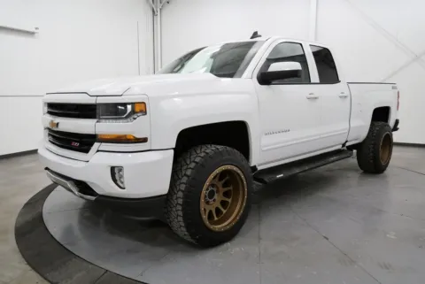 Another view of 2017 Chevrolet Silverado 1500 LT for sale in Chillicothe, OH at Chillicothe Truck