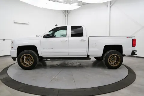 More photos of 2017 Chevrolet Silverado 1500 LT at Chillicothe Truck, OH