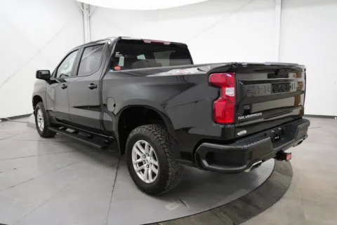 More photos of 2021 Chevrolet Silverado 1500 RST at Chillicothe Truck, OH