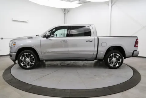 More photos of 2019 Ram 1500 Limited at Chillicothe Truck, OH