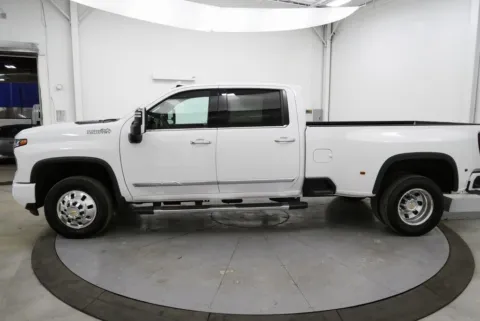 More photos of 2024 Chevrolet Silverado 3500HD High Country at Chillicothe Truck, OH