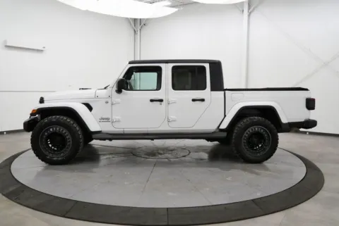 More photos of 2020 Jeep Gladiator Overland at Chillicothe Truck, OH
