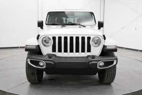 Photos of 2020 Jeep Gladiator Overland for sale in Chillicothe, OH at Chillicothe Truck