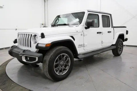 Another view of 2020 Jeep Gladiator Overland for sale in Chillicothe, OH at Chillicothe Truck