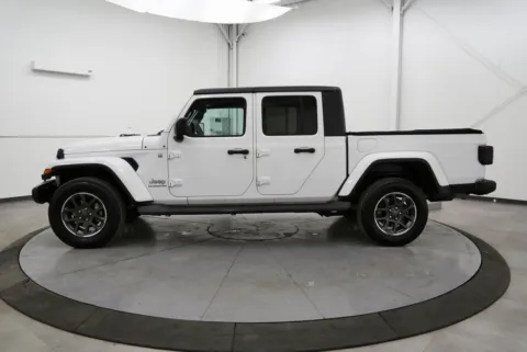 More photos of 2020 Jeep Gladiator Overland at Chillicothe Truck, OH