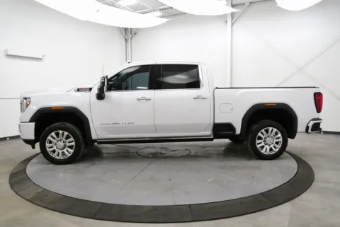 More photos of 2022 GMC Sierra 2500HD Denali at Chillicothe Truck, OH