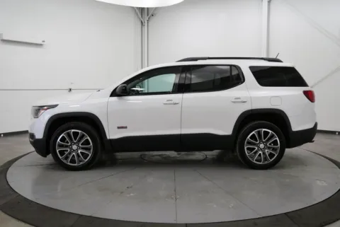More photos of 2019 GMC Acadia SLT-1 at Chillicothe Truck, OH