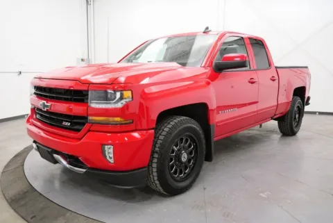 Another view of 2017 Chevrolet Silverado 1500 LT for sale in Chillicothe, OH at Chillicothe Truck