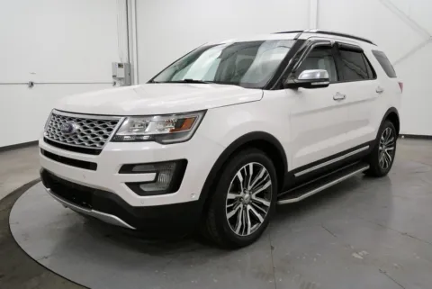 Another view of 2017 Ford Explorer Platinum for sale in Chillicothe, OH at Chillicothe Truck