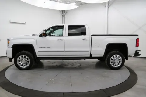 More photos of 2017 GMC Sierra 2500HD Denali at Chillicothe Truck, OH