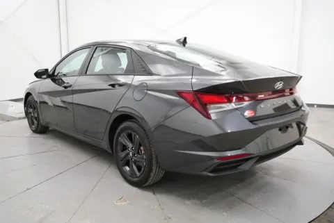 More photos of 2022 Hyundai Elantra SEL at Chillicothe Truck, OH