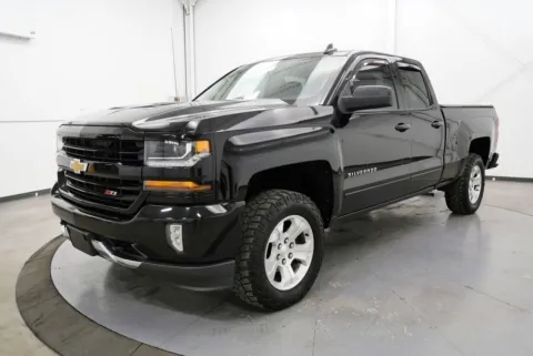 Another view of 2018 Chevrolet Silverado 1500 LT for sale in Chillicothe, OH at Chillicothe Truck
