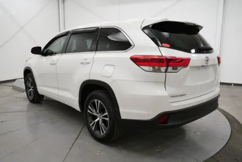 More photos of 2017 Toyota Highlander LE at Chillicothe Truck, OH