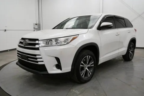 Another view of 2017 Toyota Highlander LE for sale in Chillicothe, OH at Chillicothe Truck