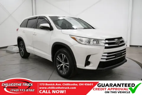 Gray 2017 Toyota Highlander LE for sale in Chillicothe, OH