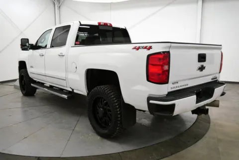 More photos of 2019 Chevrolet Silverado 2500HD High Country at Chillicothe Truck, OH