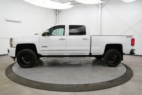 More photos of 2019 Chevrolet Silverado 2500HD High Country at Chillicothe Truck, OH