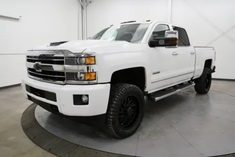 Another view of 2019 Chevrolet Silverado 2500HD High Country for sale in Chillicothe, OH at Chillicothe Truck
