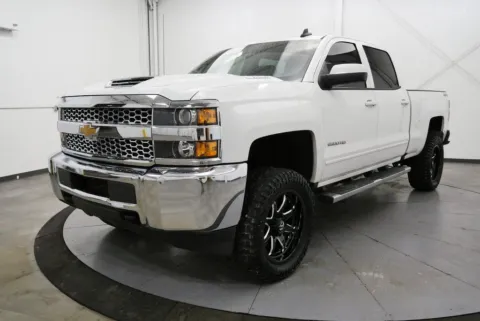 Another view of 2019 Chevrolet Silverado 2500HD LT for sale in Chillicothe, OH at Chillicothe Truck