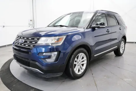 Another view of 2017 Ford Explorer XLT for sale in Chillicothe, OH at Chillicothe Truck