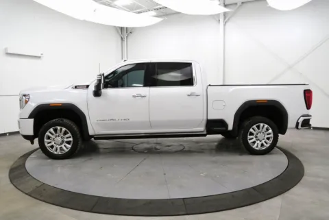 More photos of 2022 GMC Sierra 2500HD Denali at Chillicothe Truck, OH