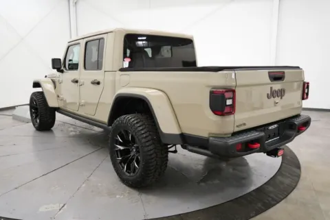 More photos of 2020 Jeep Gladiator Rubicon at Chillicothe Truck, OH