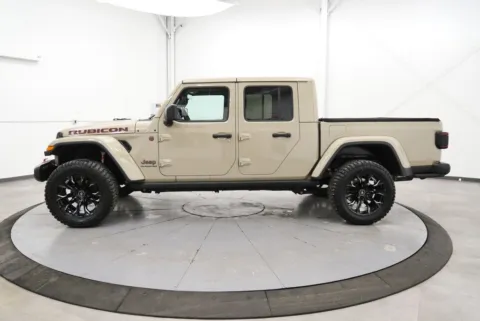 More photos of 2020 Jeep Gladiator Rubicon at Chillicothe Truck, OH