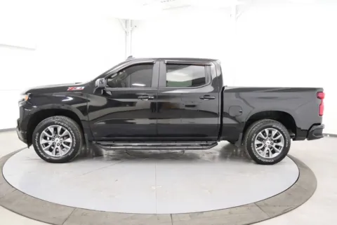 More photos of 2021 Chevrolet Silverado 1500 RST at Chillicothe Truck, OH