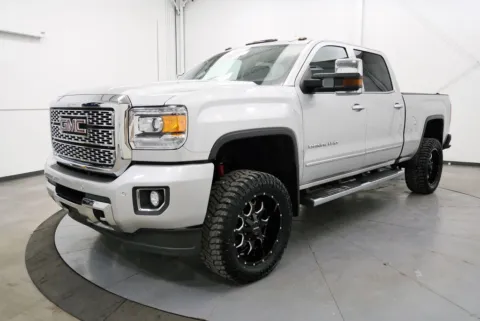 Another view of 2019 GMC Sierra 2500HD Denali for sale in Chillicothe, OH at Chillicothe Truck