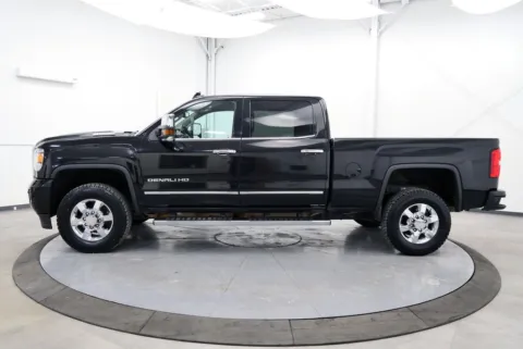 More photos of 2019 GMC Sierra 3500HD Denali at Chillicothe Truck, OH