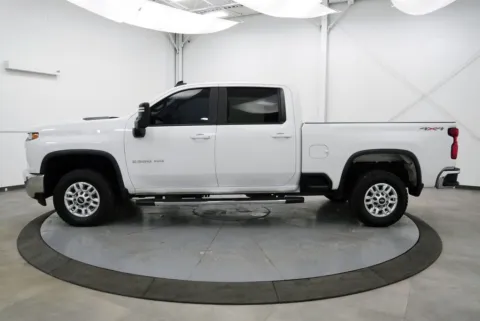 More photos of 2022 Chevrolet Silverado 2500HD LT at Chillicothe Truck, OH