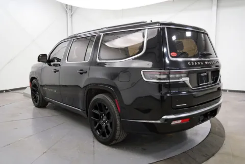 More photos of 2022 Jeep Grand Wagoneer Series III at Chillicothe Truck, OH
