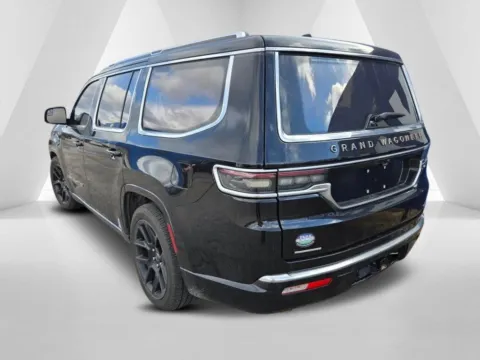 More photos of 2022 Jeep Grand Wagoneer Series III at Chillicothe Truck, OH