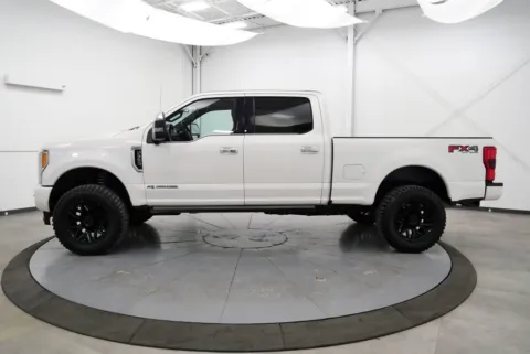 More photos of 2019 Ford F-350SD Platinum at Chillicothe Truck, OH