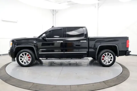 More photos of 2015 GMC Sierra 1500 Denali at Chillicothe Truck, OH