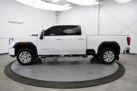 More photos of 2022 GMC Sierra 2500HD Denali at Chillicothe Truck, OH