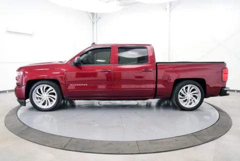 More photos of 2017 Chevrolet Silverado 1500 LT at Chillicothe Truck, OH