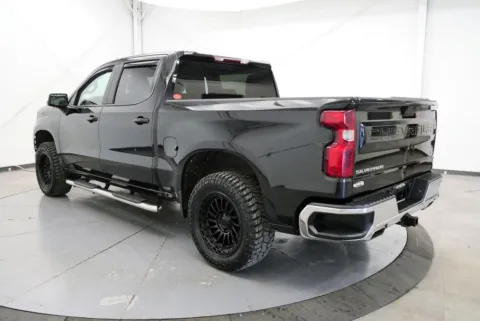 More photos of 2021 Chevrolet Silverado 1500 LT at Chillicothe Truck, OH