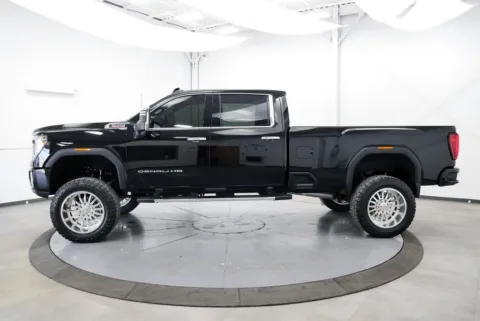 More photos of 2021 GMC Sierra 2500HD Denali at Chillicothe Truck, OH