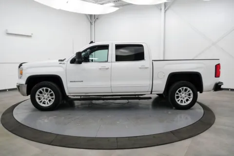More photos of 2015 GMC Sierra 1500 SLE at Chillicothe Truck, OH