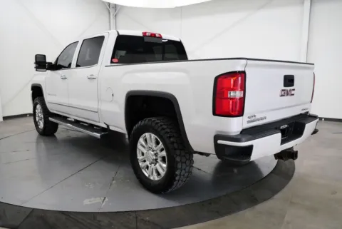 More photos of 2019 GMC Sierra 2500HD Denali at Chillicothe Truck, OH