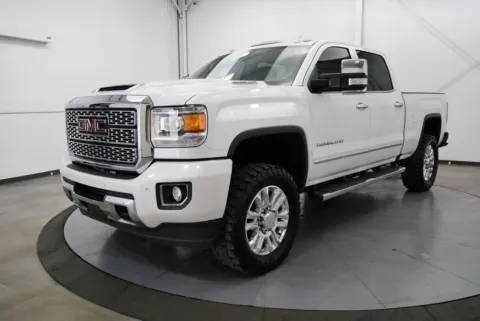 Another view of 2019 GMC Sierra 2500HD Denali for sale in Chillicothe, OH at Chillicothe Truck