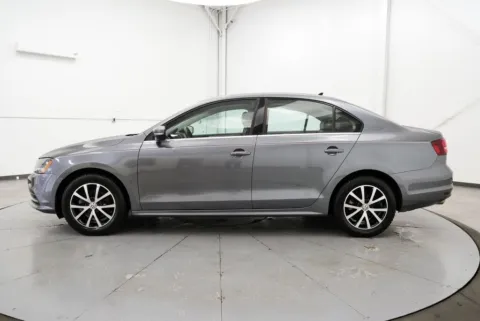 More photos of 2017 Volkswagen Jetta 1.4T SE at Chillicothe Truck, OH