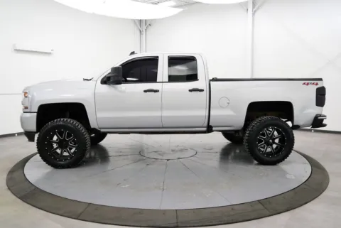More photos of 2018 Chevrolet Silverado 1500 Custom at Chillicothe Truck, OH