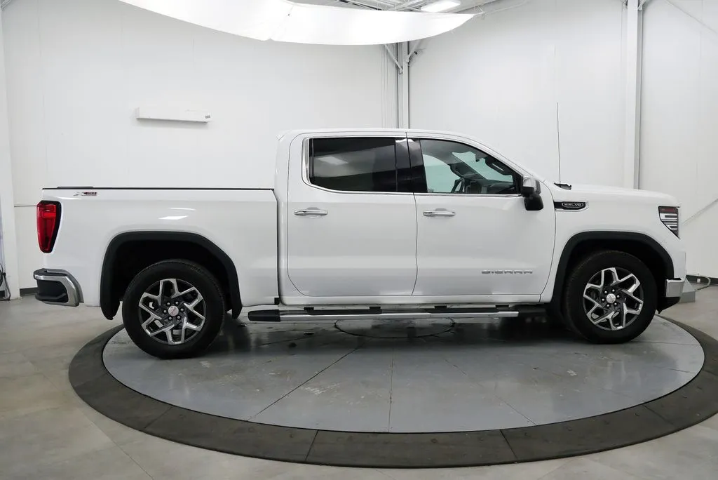 2022 GMC Sierra 1500 SLT - Photo 8