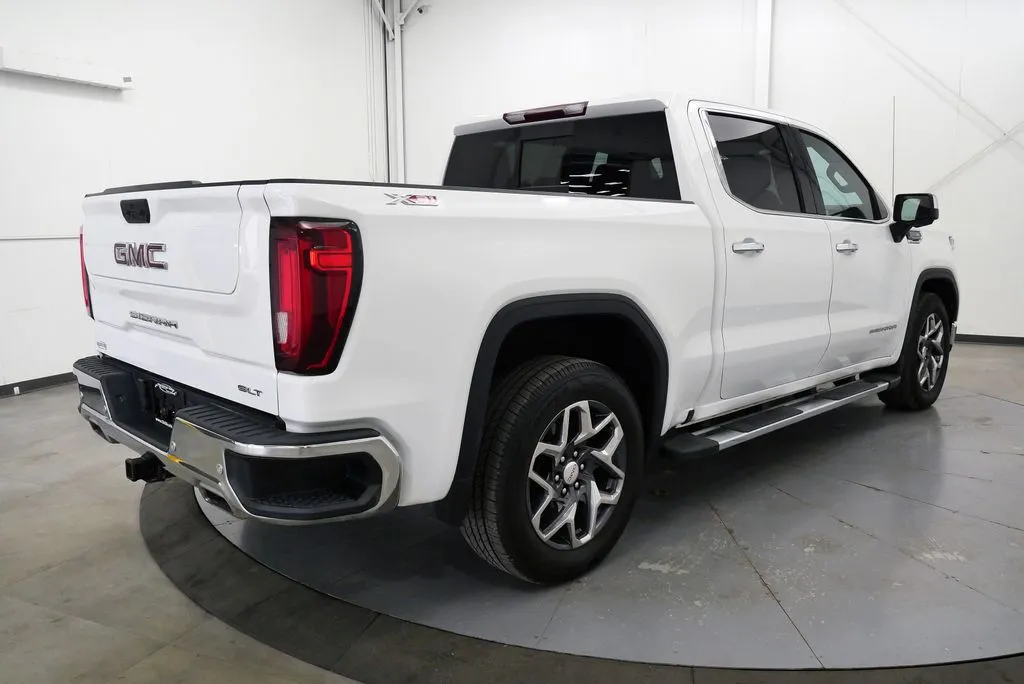 2022 GMC Sierra 1500 SLT - Photo 7