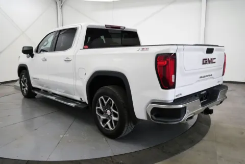 More photos of 2022 GMC Sierra 1500 SLT at Chillicothe Truck, OH
